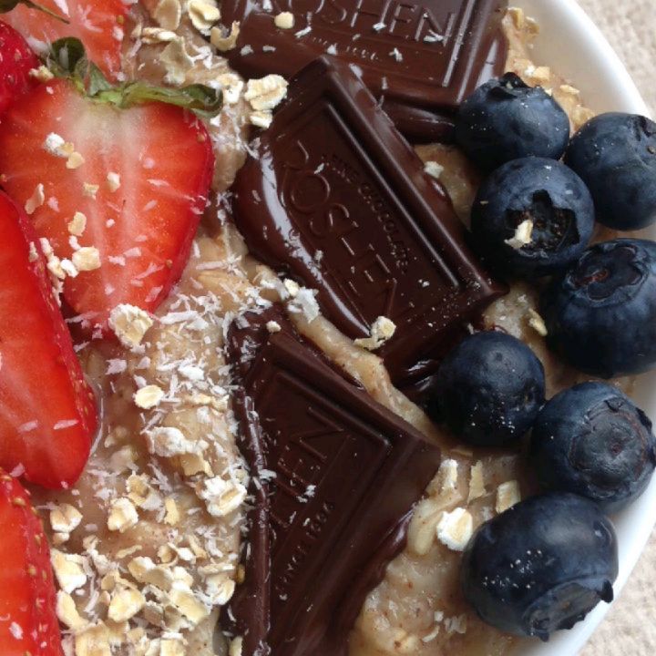 Chocolate and Berries Oatmeal