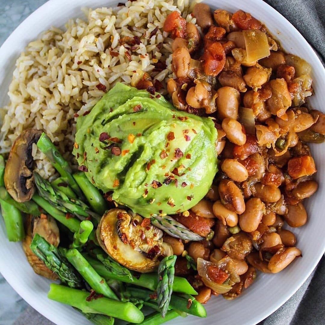 Stewed Beans Bowl with Veggies and Avocado