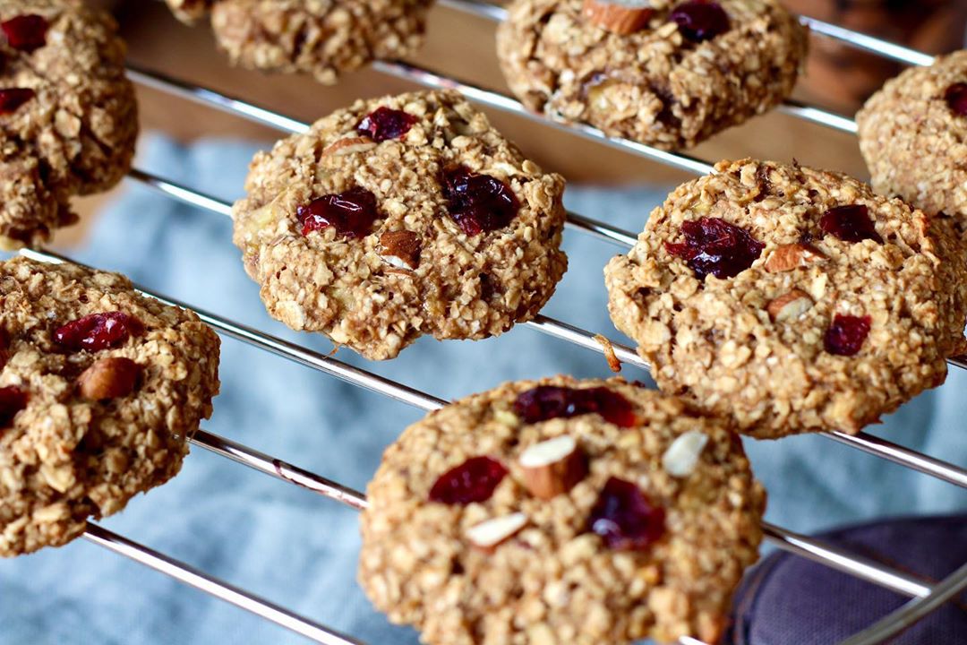 Healthy Banana Oatmeal Cookies