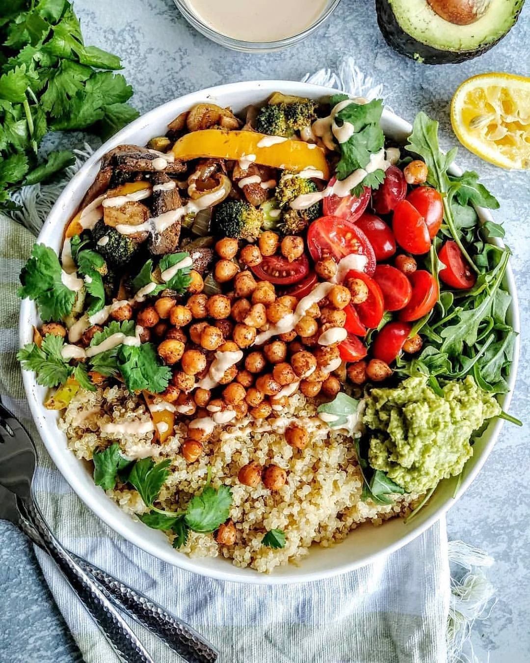 Delicious Vegan Fajita Chickpea Quinoa Bowl