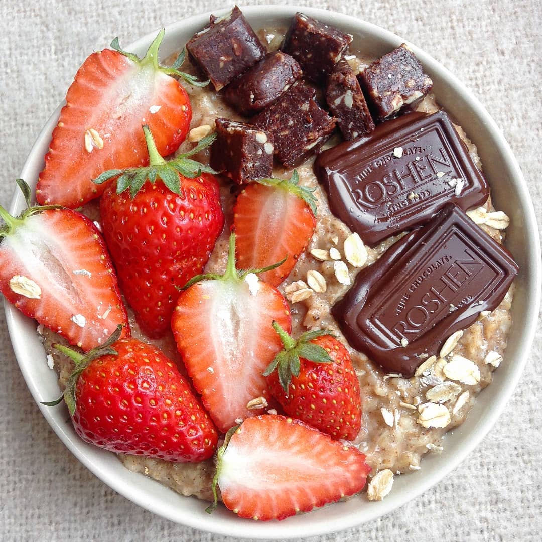 Delicious Strawberries and Chocolate Oatmeal Breakfast