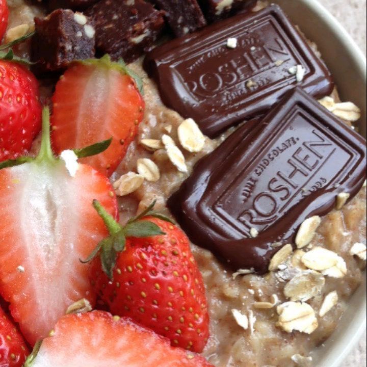 Delicious Strawberries and Chocolate Oatmeal Breakfast