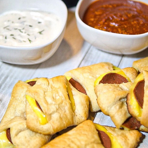 Crowd-Pleasing Vegan Pizza Rolls with Ranch