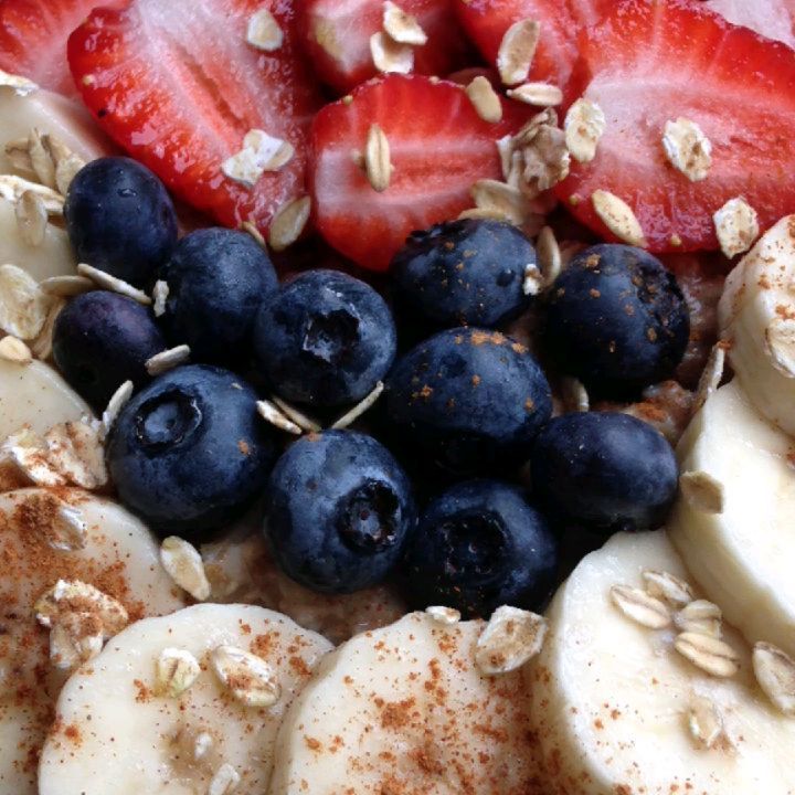 Warm Banana Oatmeal with Berries and Cinnamon