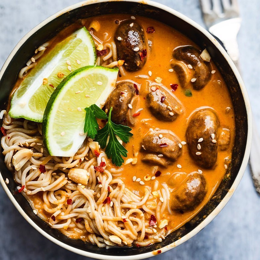 Quick and Delicious Creamy Peanut Red Curry