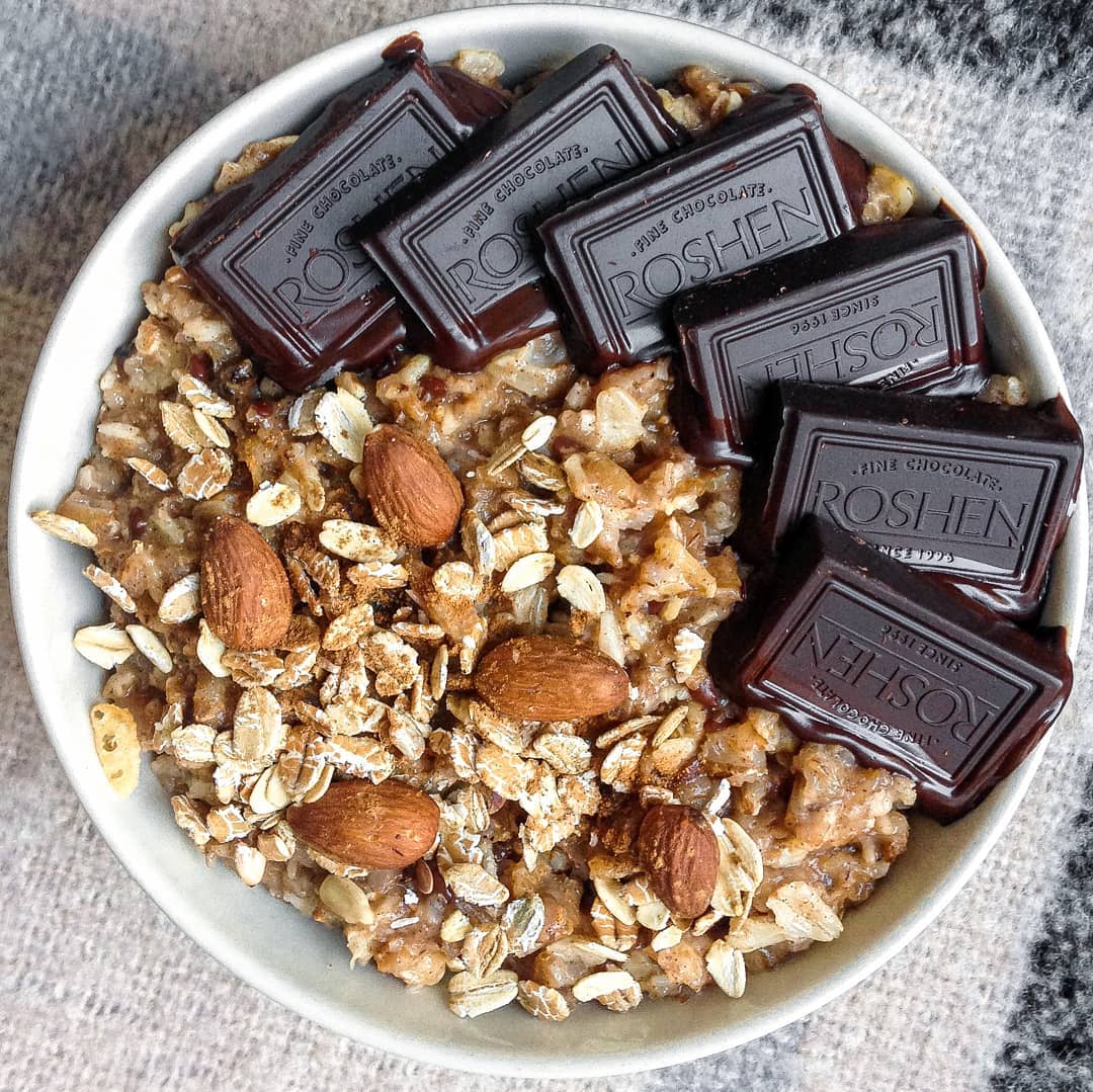 Almonds and Chocolate Oatmeal Breakfast Bowl
