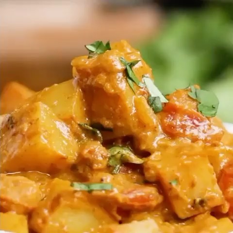 Easy-Peasy Potato Curry⁣