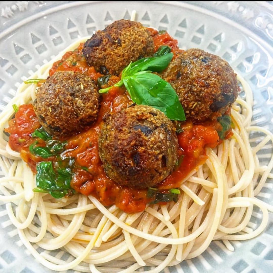 Meatless Meatballs with Tomato Sauce and Spaghetti