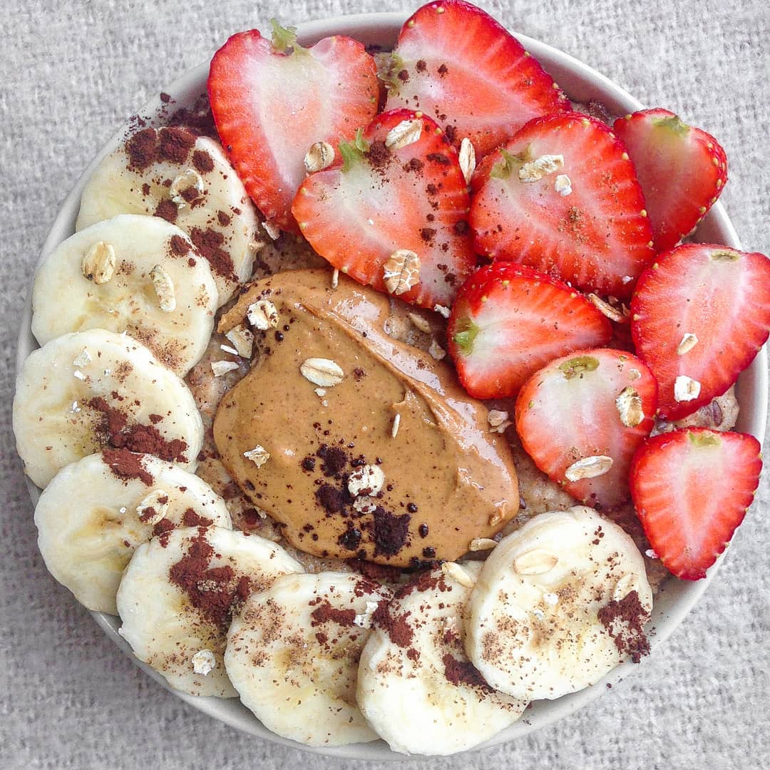 Banana Strawberries and Peanut Butter Oatmeal