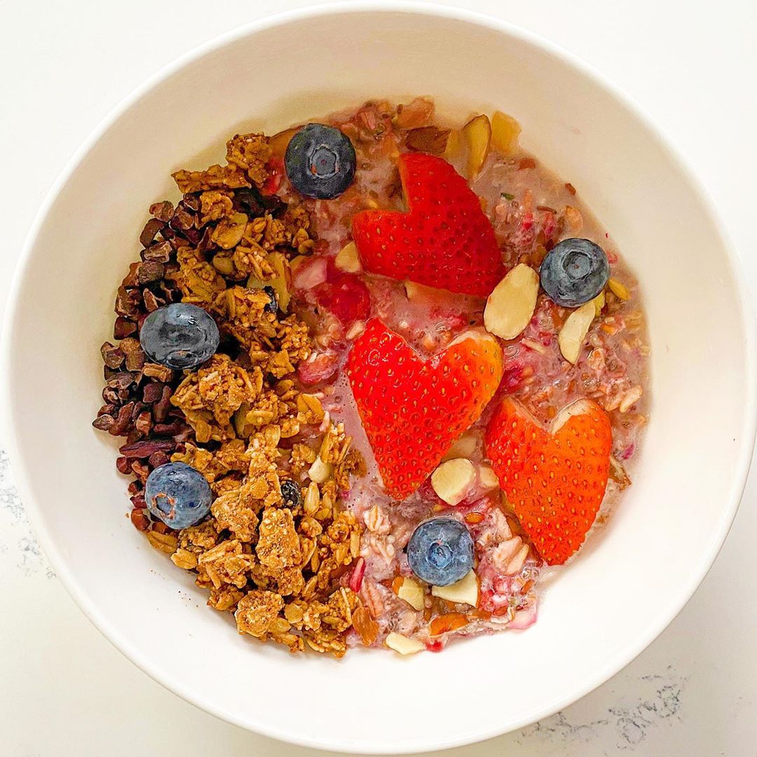 Pink Raspberry Vanilla Overnight Oats
