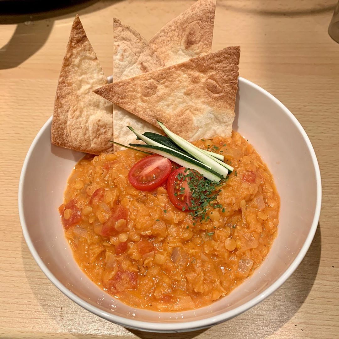 Red Lentil Dahl with Nacho Chips