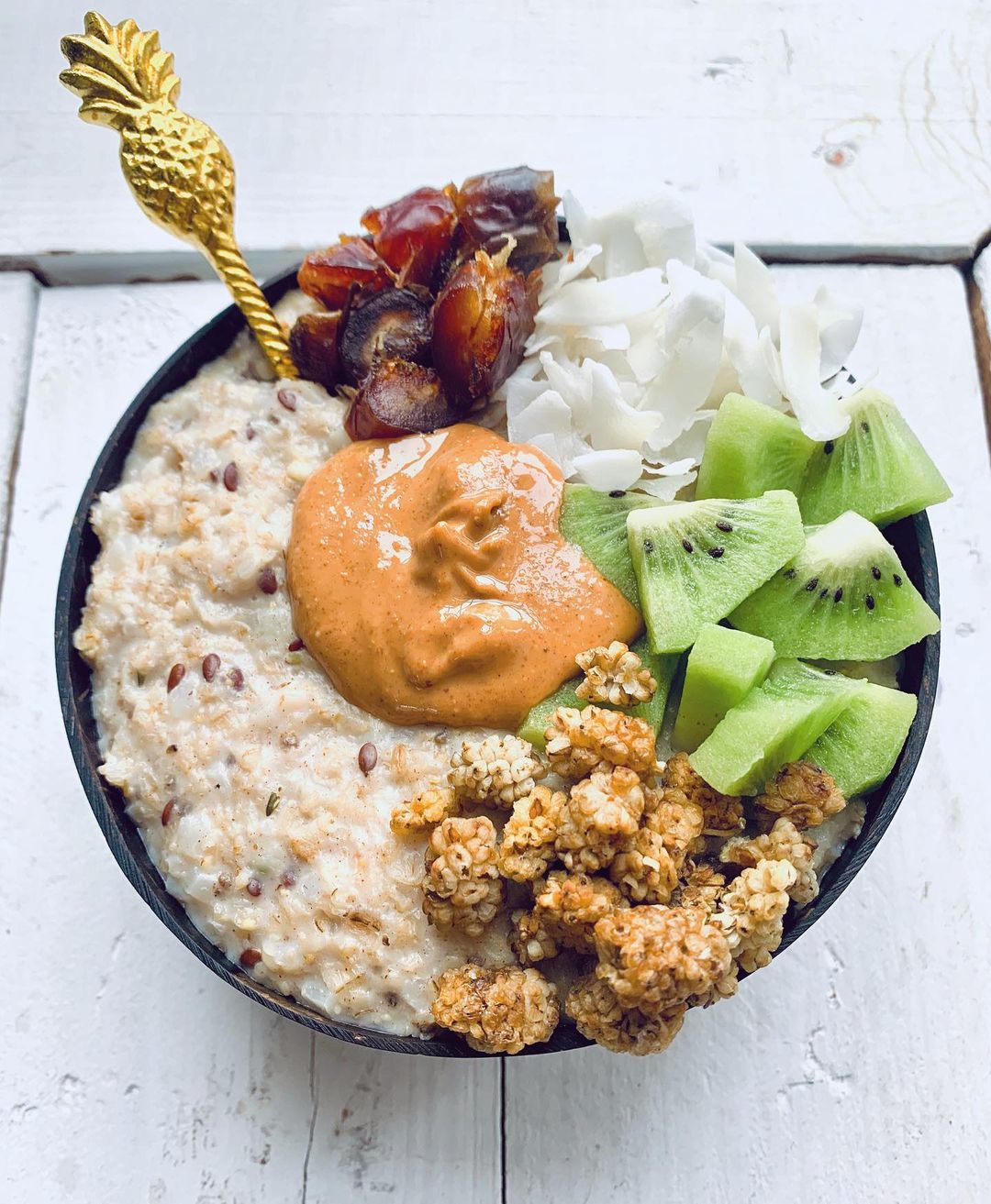 Cauliflower Oatmeal with Kiwi Topping