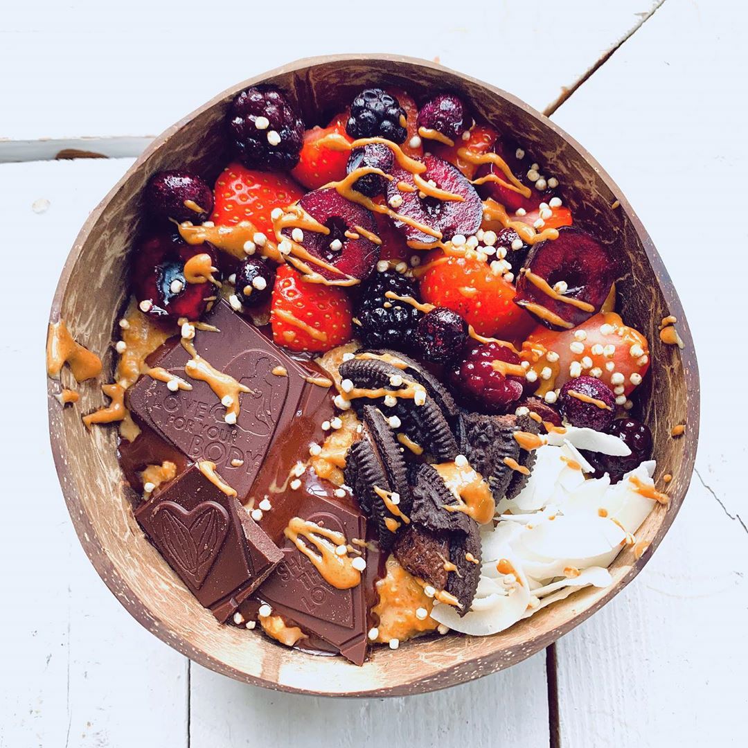 Happy Valentine Oats with Beetroot and Toppings