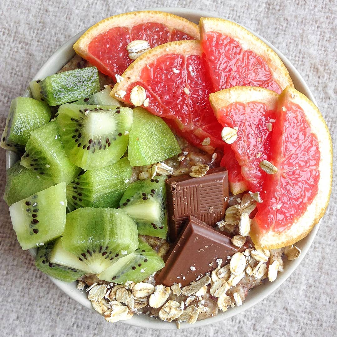 Kiwi, Chocolate, and Grapefruit Oatmeal