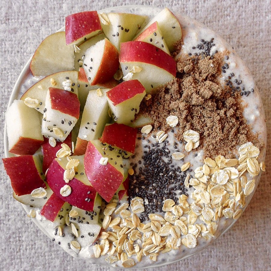 Apple, Flaxseed, and Chia Overnight Oats
