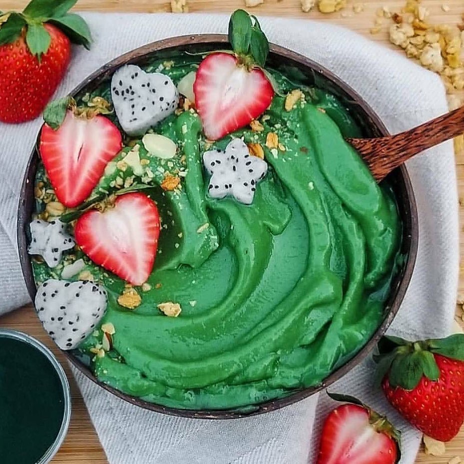 Mango Pineapple Spirulina Smoothie Bowl