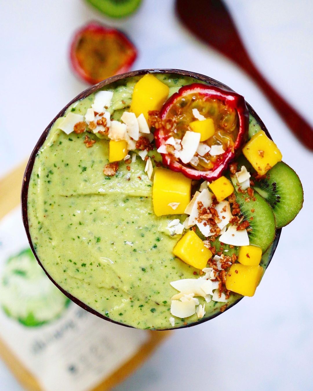 Vegan Banana Mango Kale Smoothie Bowl