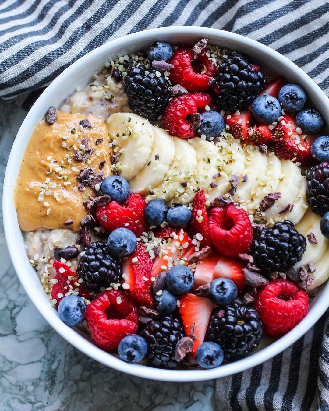 Healthy Oatmeal Breakfast with Berries