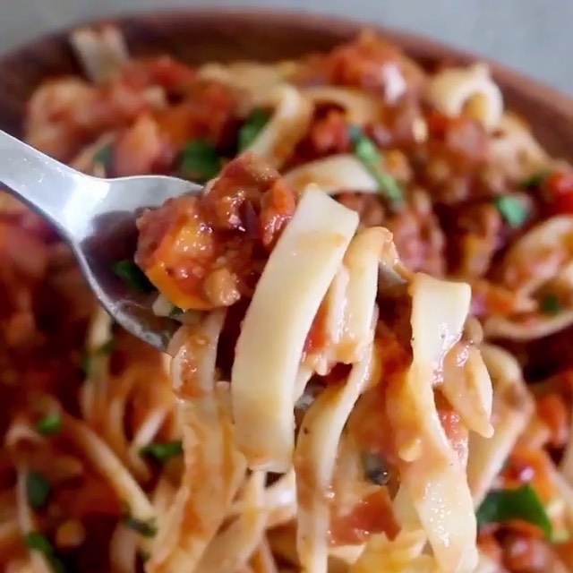 Hearty Vegan Lentil Bolognese Dish