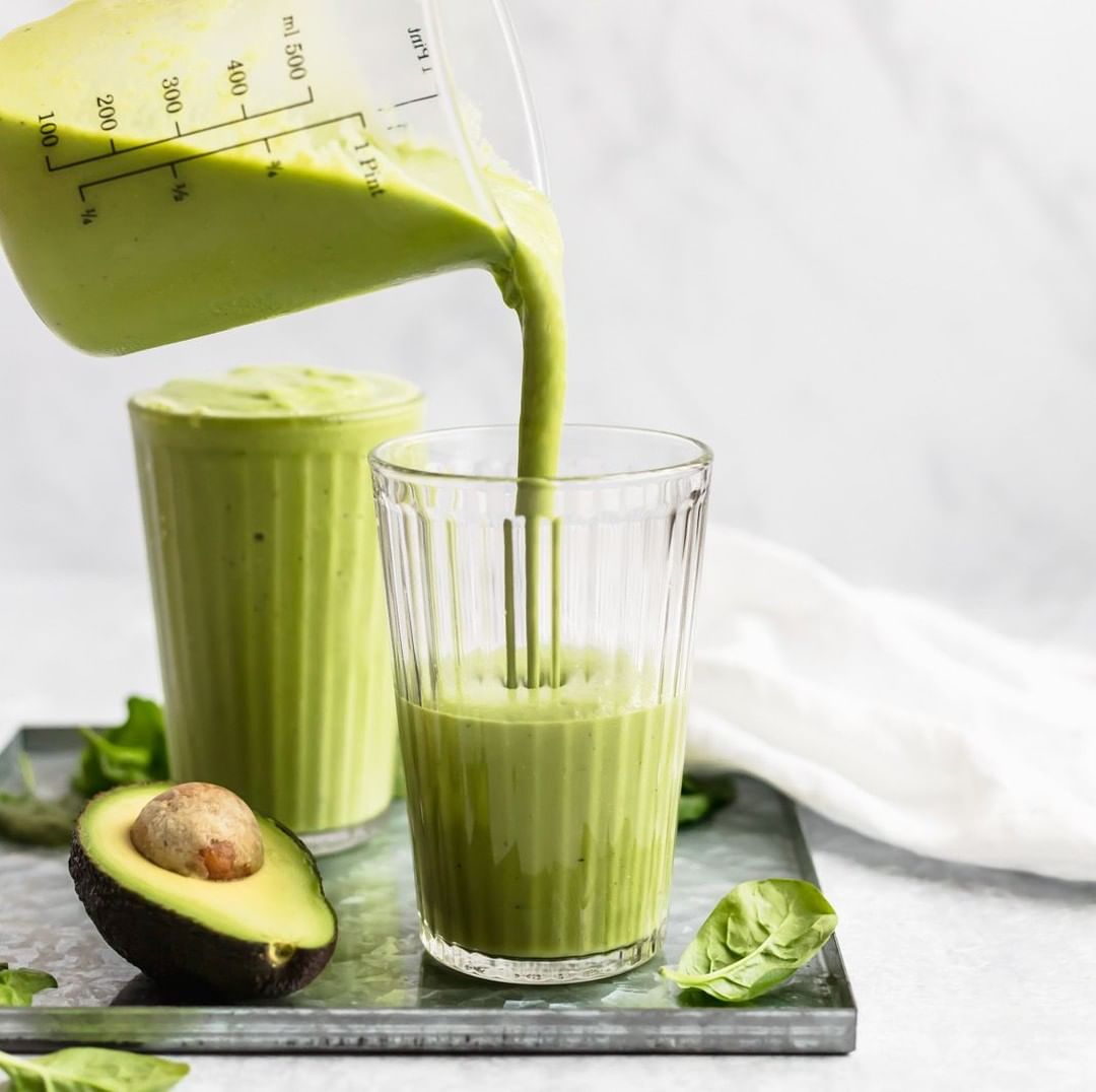 Immune Boosting Smoothie with Spirulina and Lemon