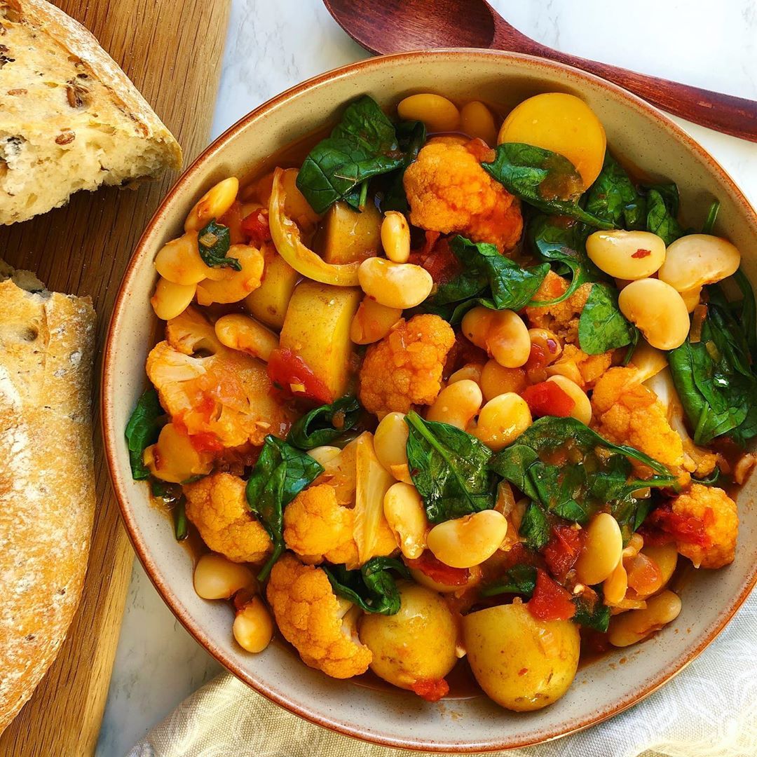 Spicy bean and vegetable casserole