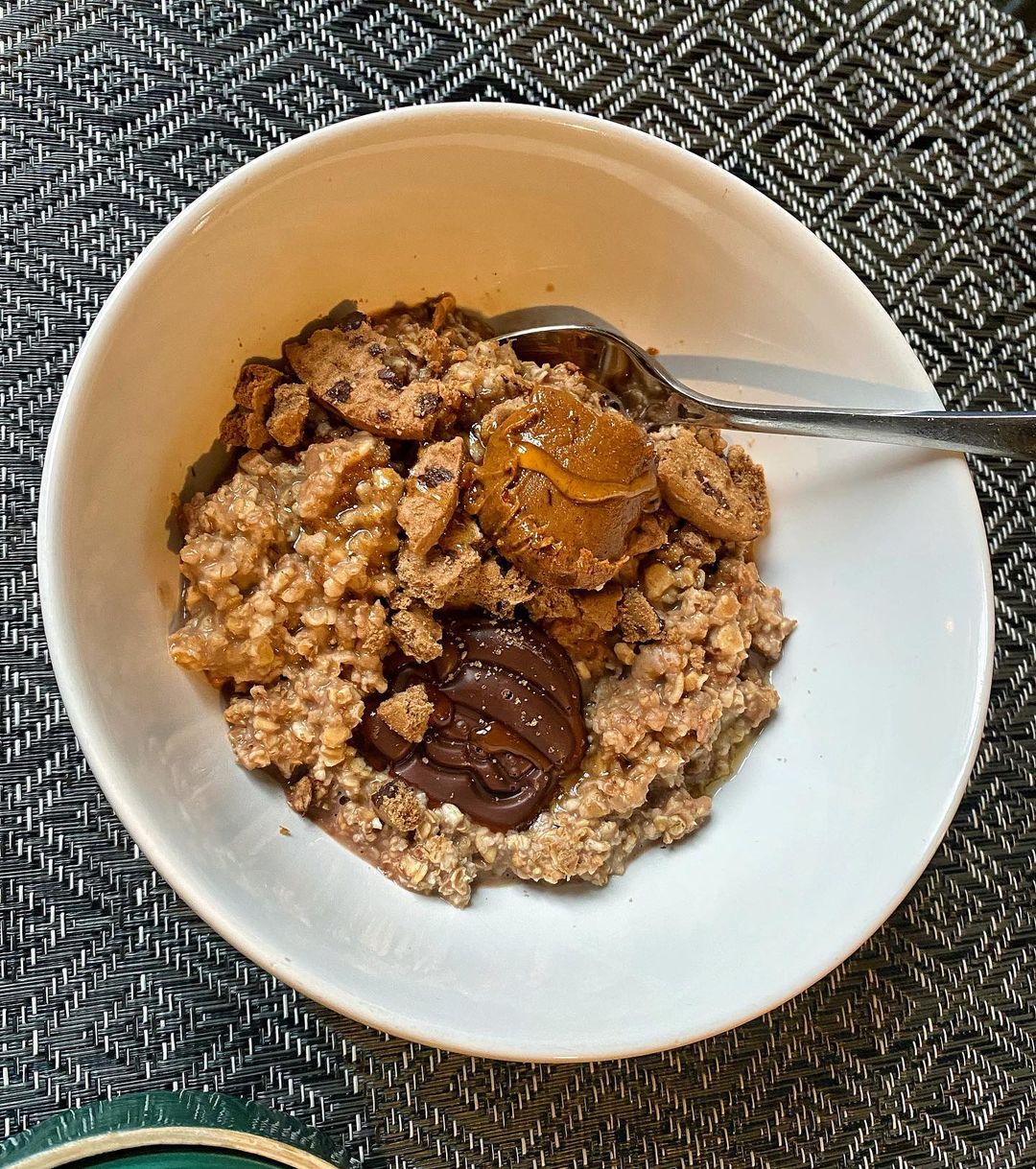 Chocolate Oats with Almond Butter and Biscuit