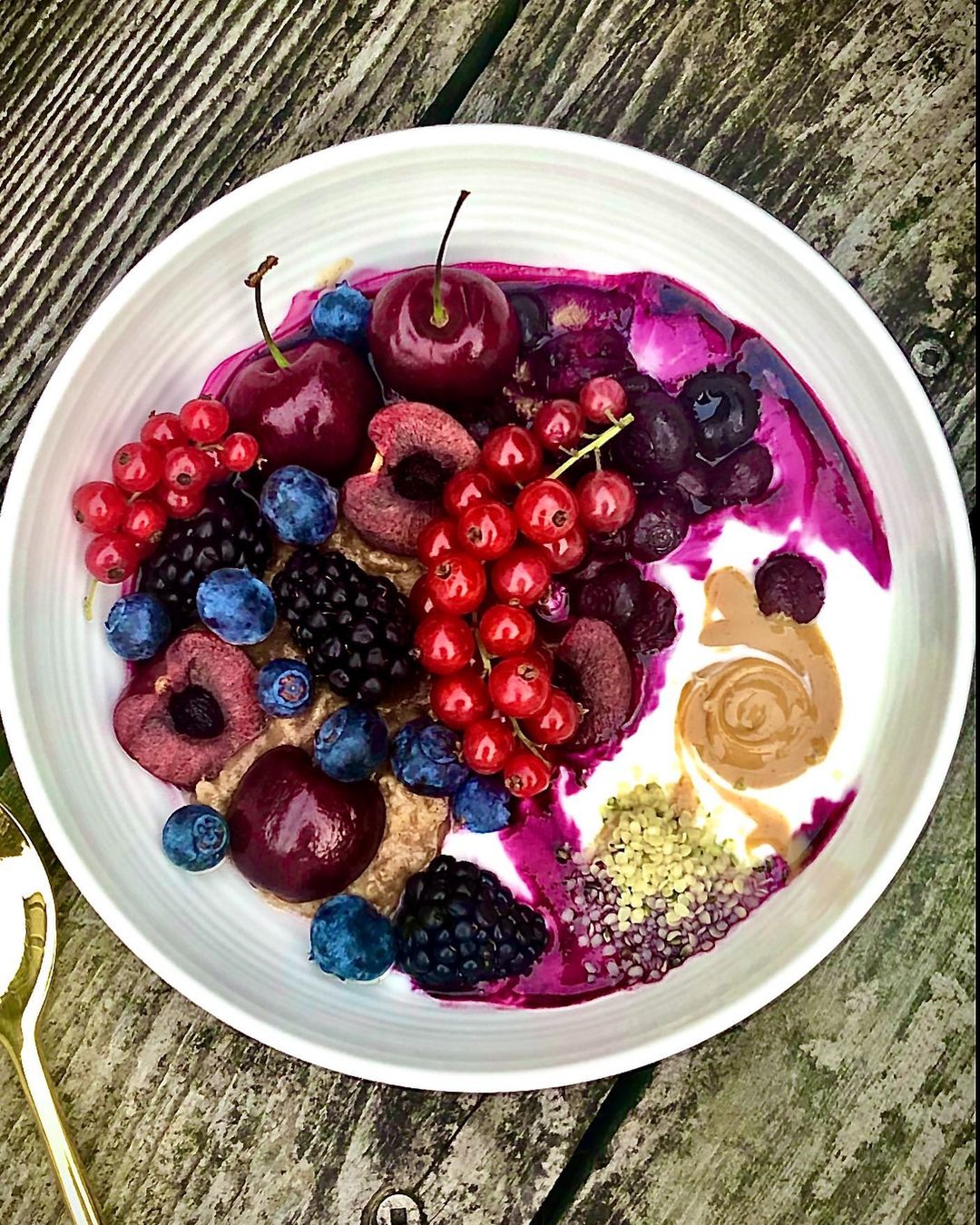 Healthy Oatmeal Breakfast Bowl with Berries