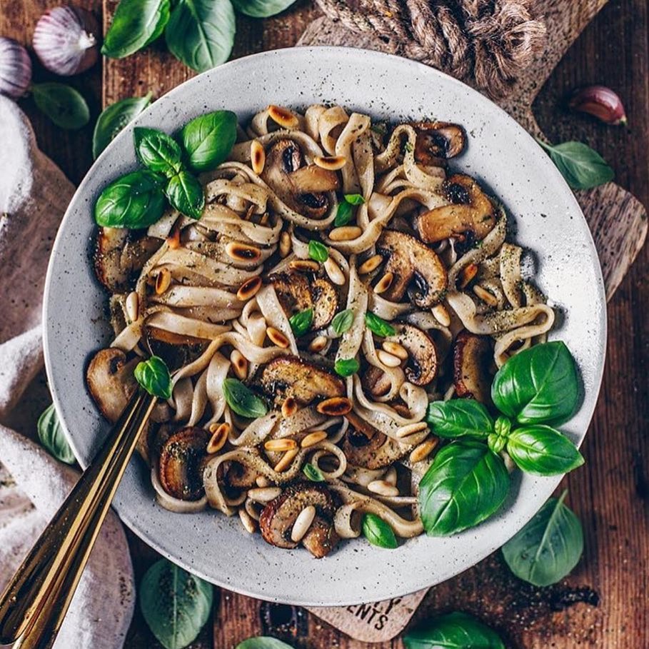 Garlic Tagliatelle with Mushrooms