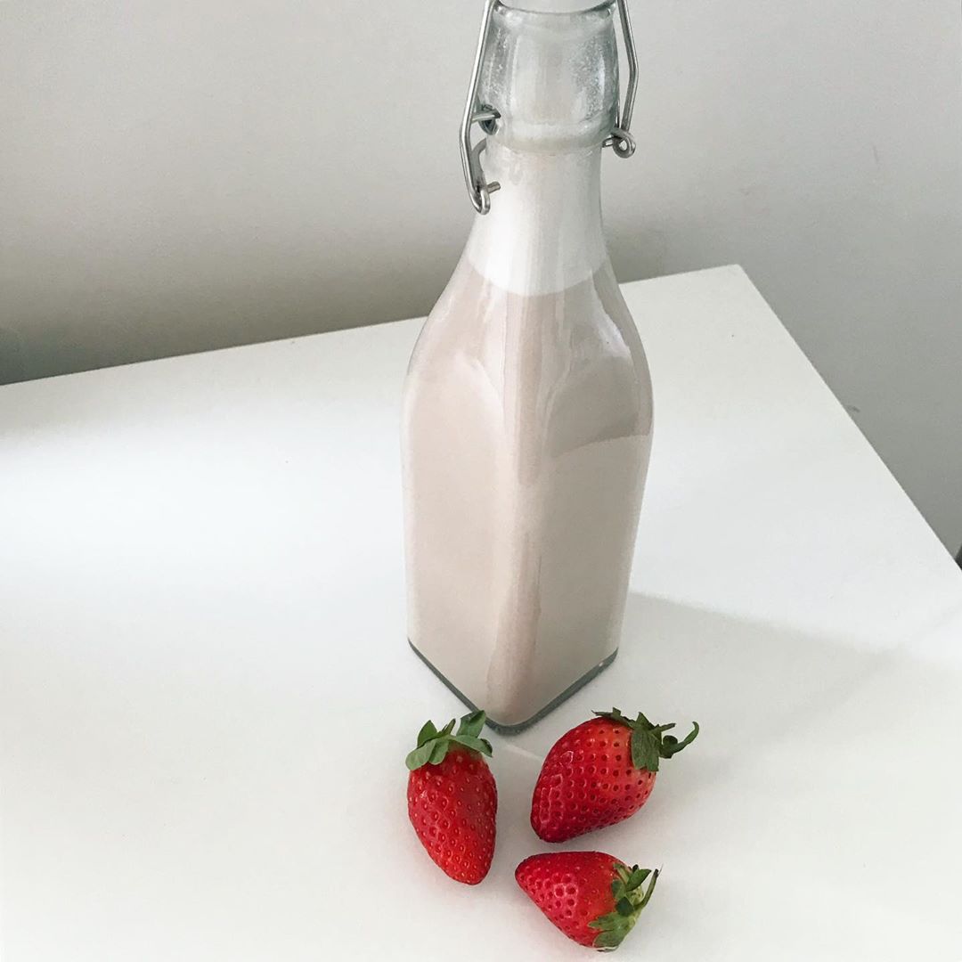 Homemade Strawberry Almond Cashew Milk