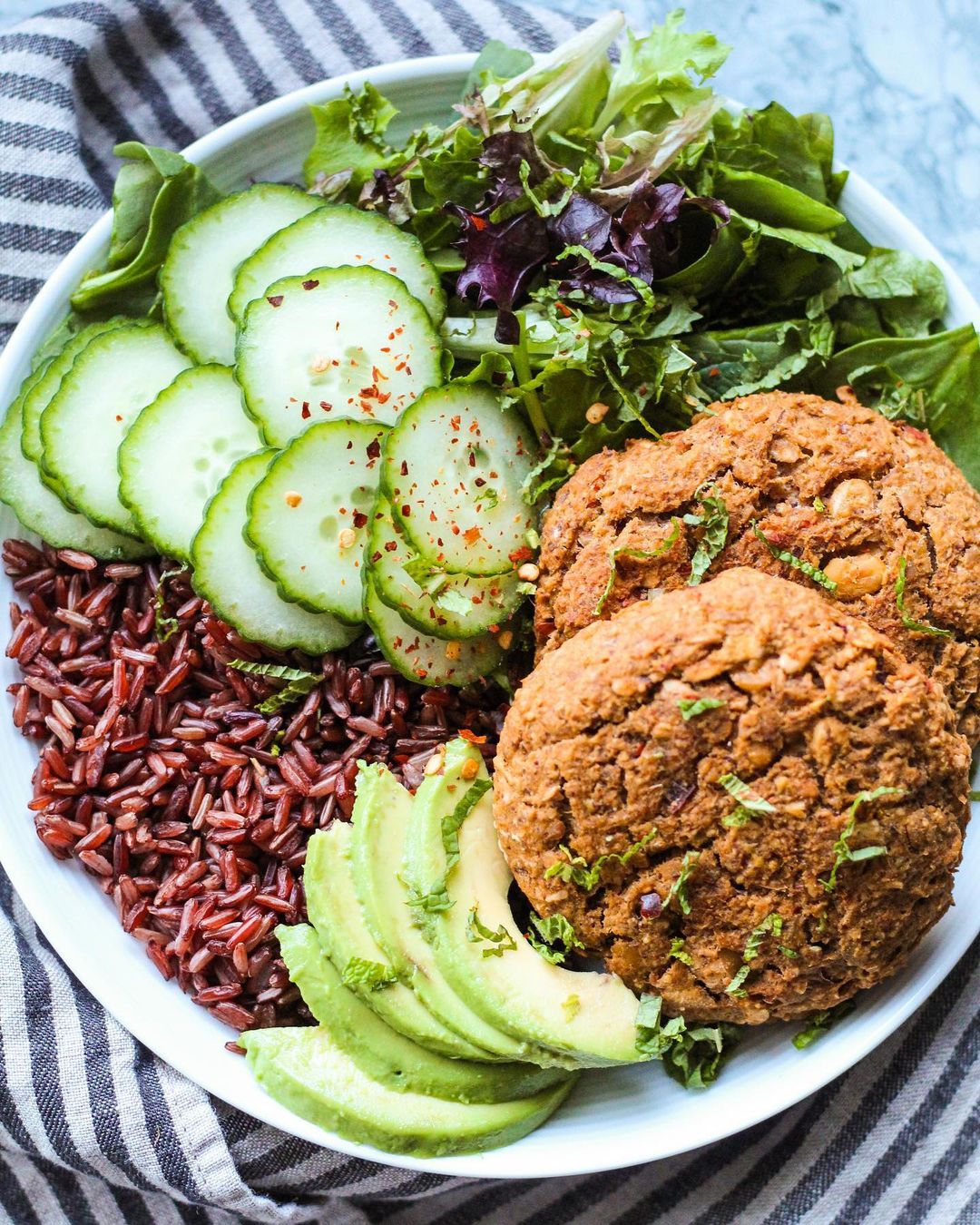 Chili Garlic Chickpea Burgers