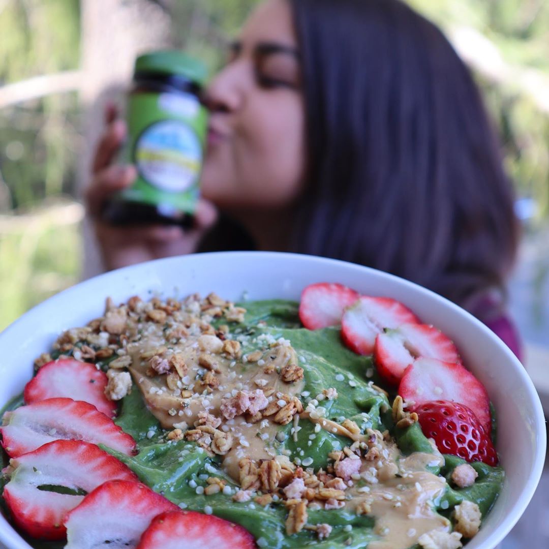 Nutritious Hawaiian Spirulina Smoothie Bowl