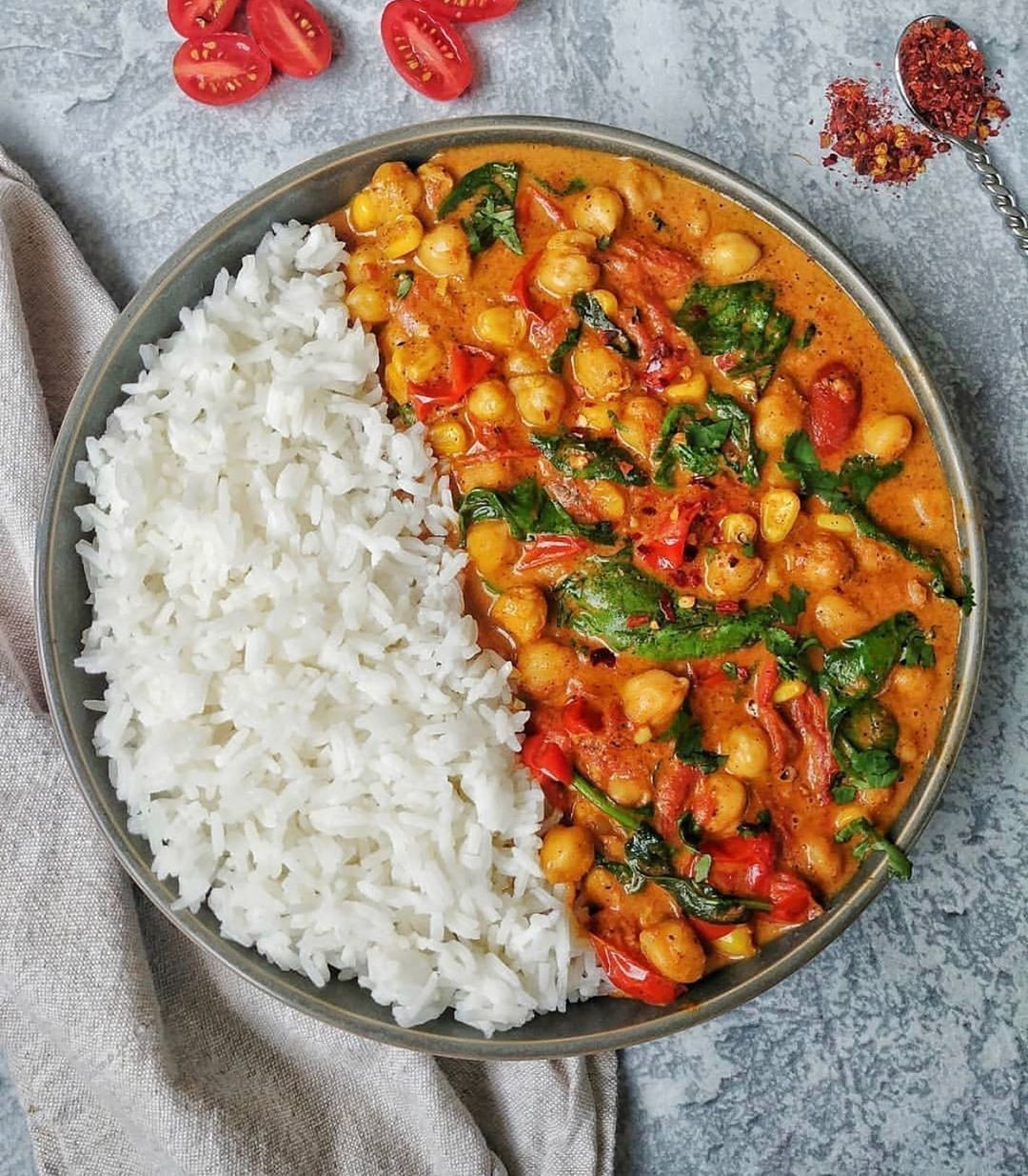 Chickpea Spinach and Tomato Curry