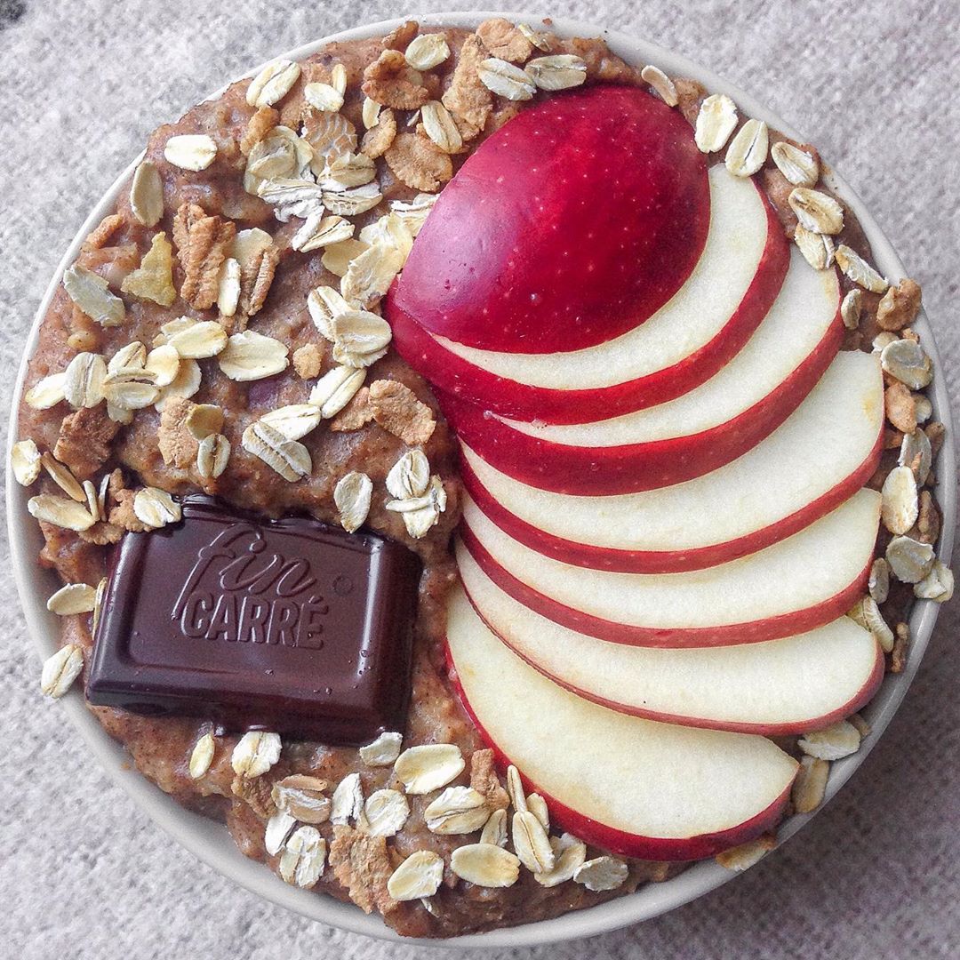 Apple Cinnamon Oatmeal with Dark Chocolate
