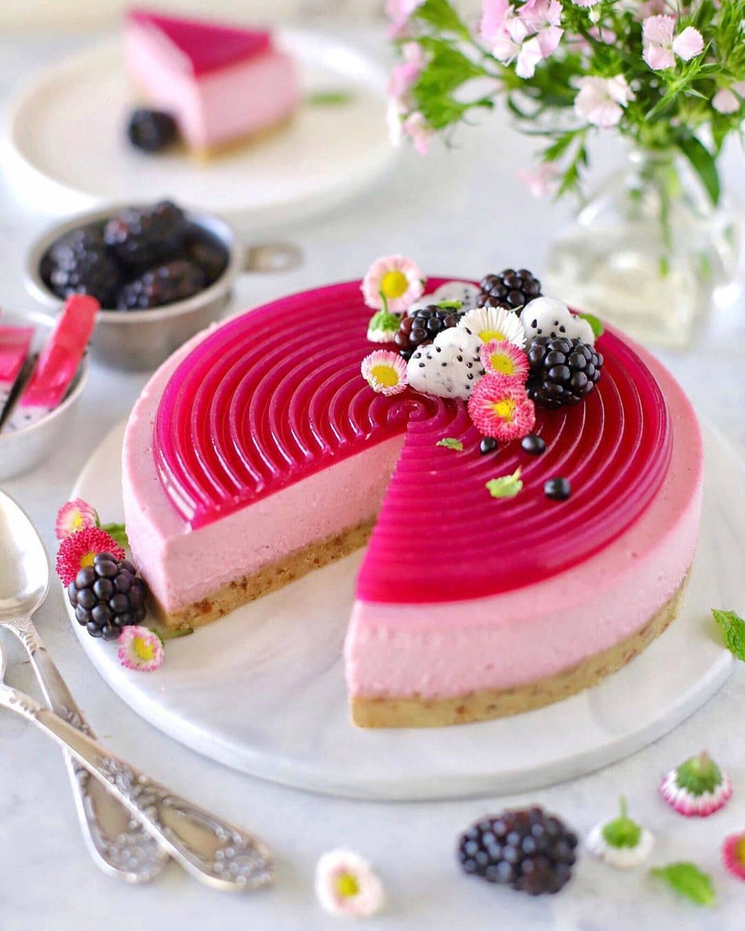 Vegan No-Bake Pink Cheesecake