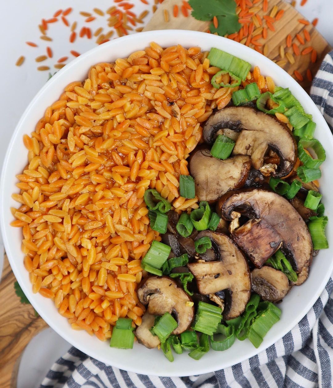 Quick Vegan Risoni Meal with Mushrooms and Sauce