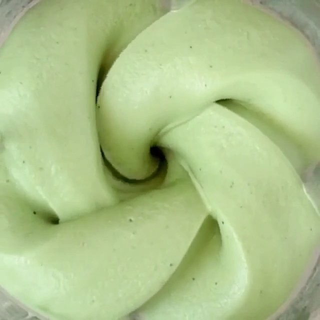 Hypnotizing Green Smoothie Bowls