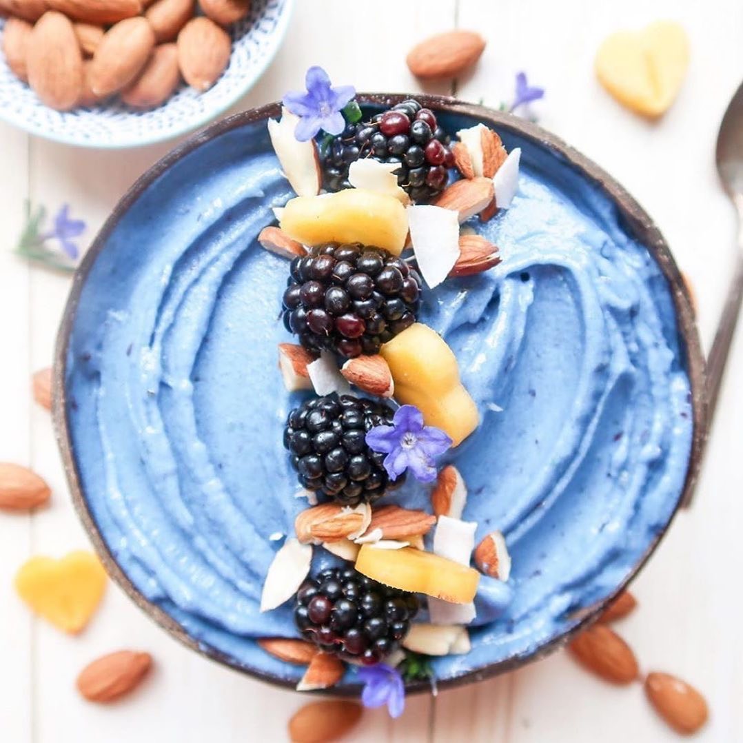 Blue Smoothie with Banana and Spirulina
