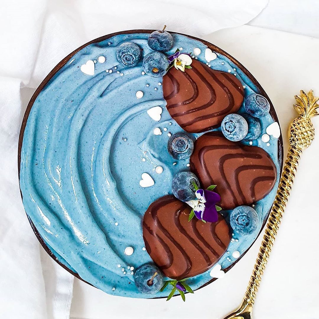 Simple Smoothie Bowl with Chocolate Topping