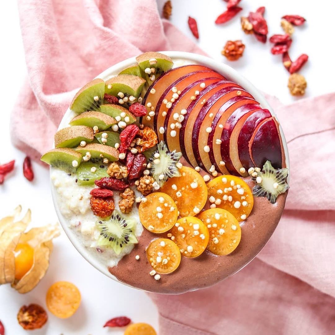 Simple Smoothie Bowl with Chocolate Topping