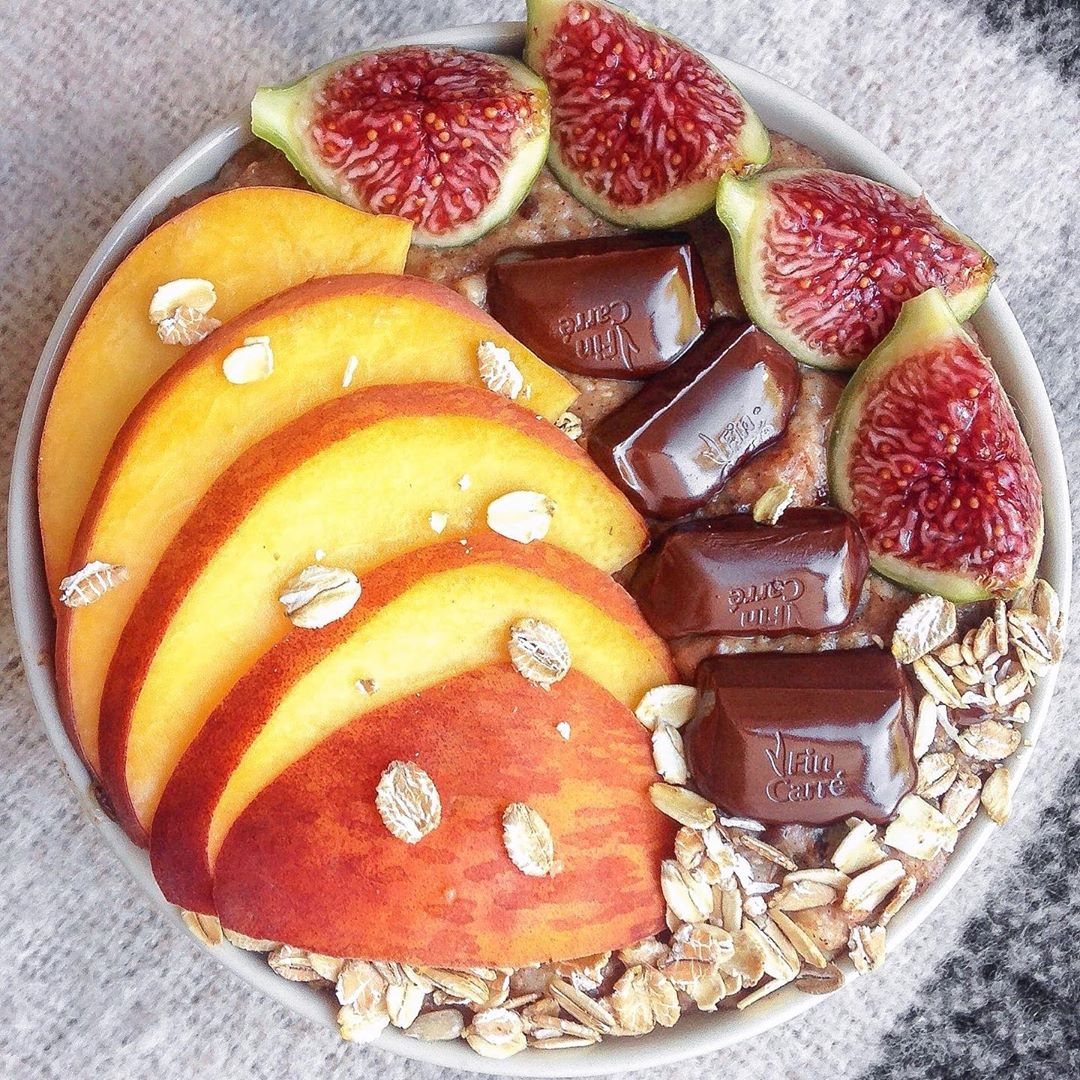 Chocolate Figs and Peach Oatmeal Breakfast