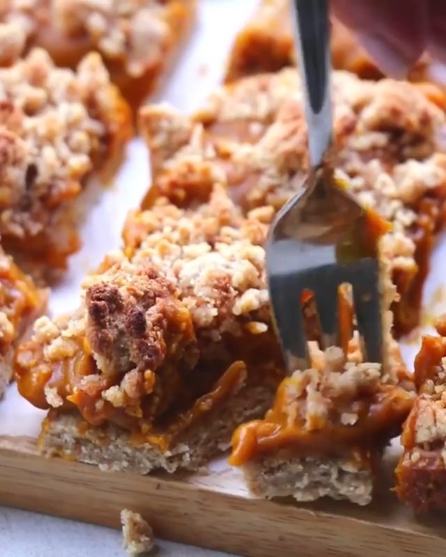 Easy Pumpkin Crumble Bars